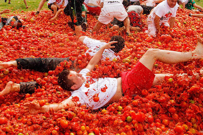 2. Lễ hội du lịch Tây Ban Nha – Lễ hội ném cà chua Tomatina