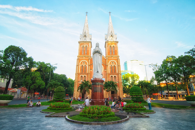 Đến Sài Gòn ngắm kiến trúc cổ đa dạng