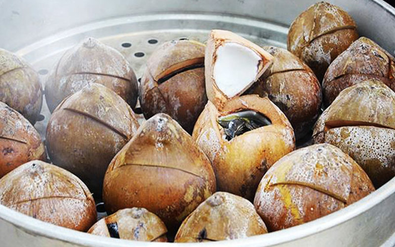 Gà ác tiềm ớt hiểm trái dừa – ăn một lần nhớ mãi