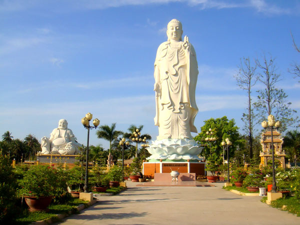 Tượng Phật trong chùa Vĩnh Tràng