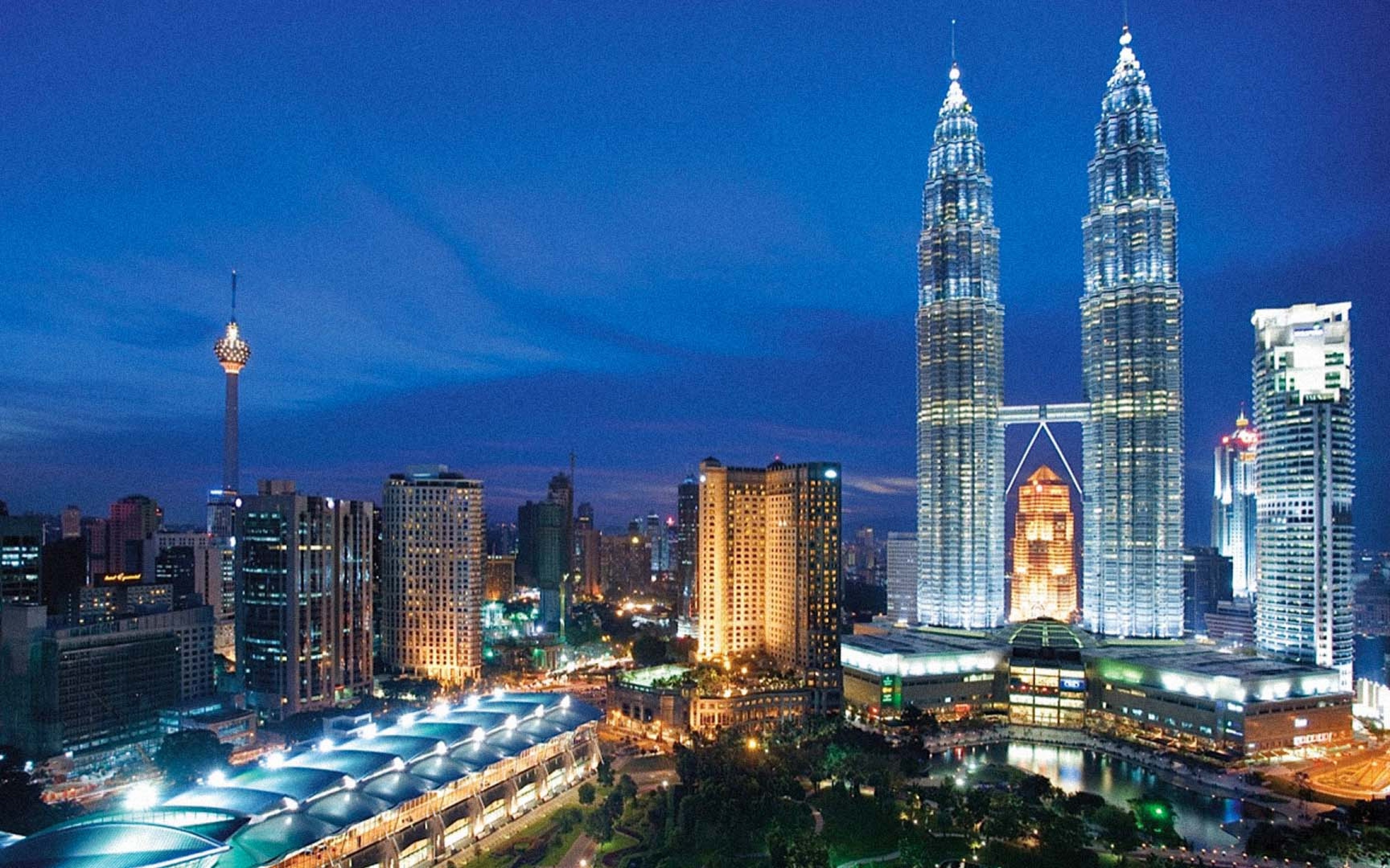 Tòa Tháp Đôi (Petronas Twin Towers)