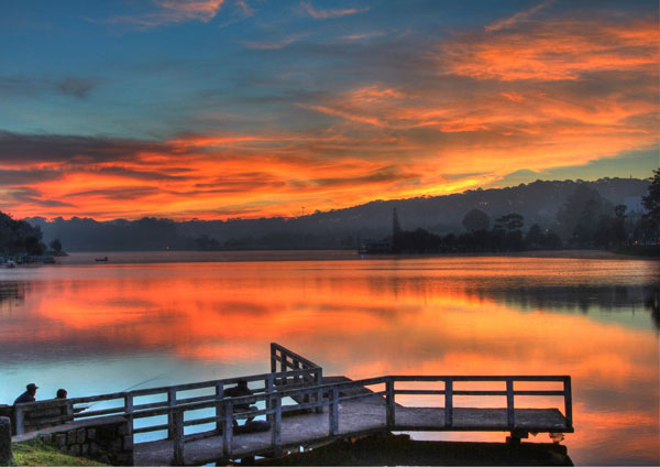 Cùng nhìn ngắm Hồ Xuân Hương về đêm