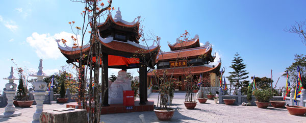 Chùa Linh ứng trên núi Bà Nà Hill