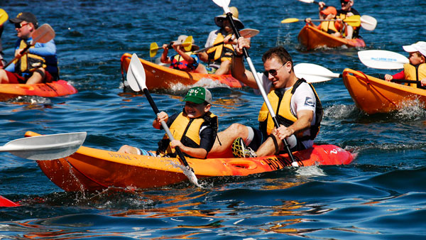 Tự mình chèo Kayak